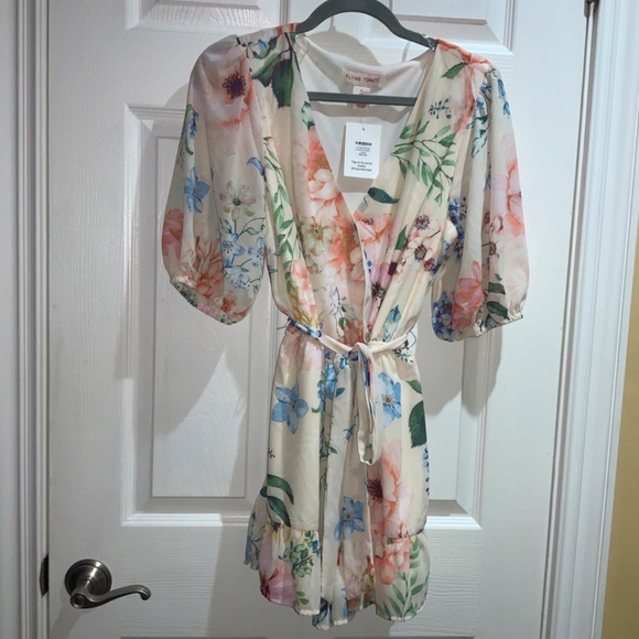 Flying Tomato faux wrap floral romper Sz L bubble sleeve New msr - Picture 1 of 7
